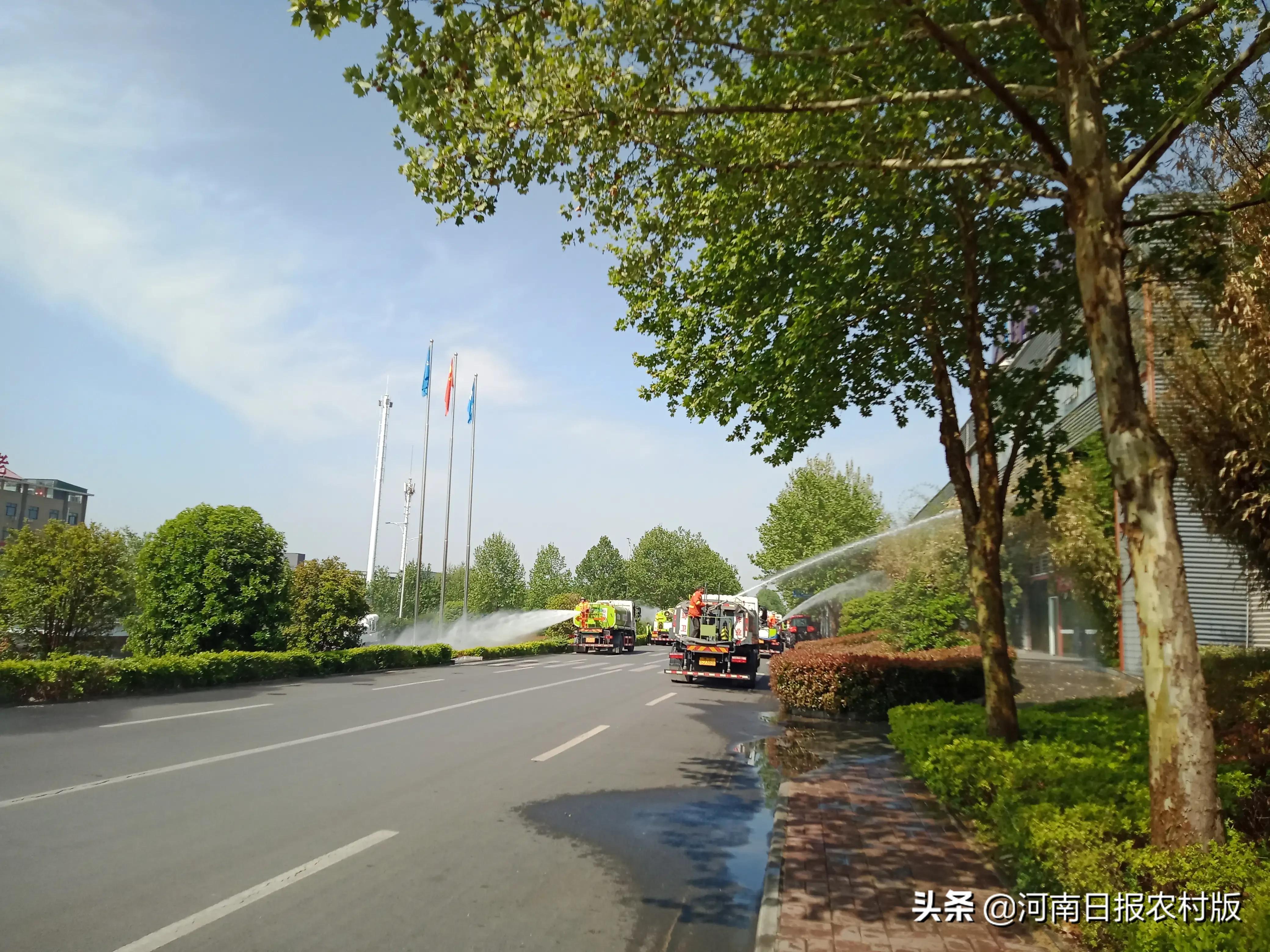 筑牢防疫屏障！“東方紅”大型環(huán)衛(wèi)車助力大輪拖廠區(qū)衛(wèi)生環(huán)境優(yōu)化